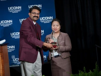Professor Lee receiving award